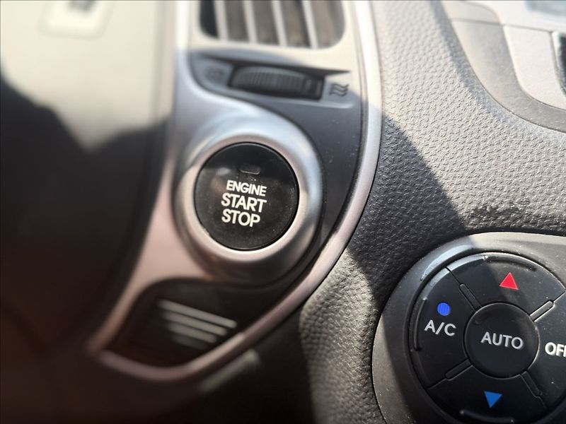 Hyundai ix35 2,0 135kW A/T NAVI PANO 4X4 - fotka 20 z 32