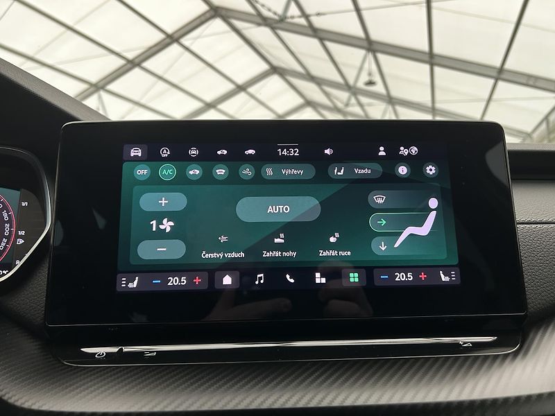 Škoda Octavia 1.5 TSI SportLine - fotka 8 z 31