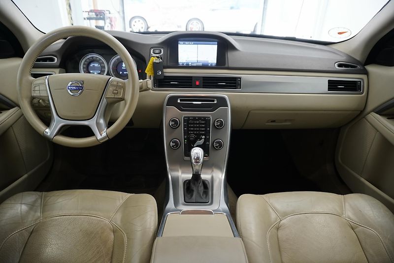 Volvo V70 2.0 D4 120kW MOMENTUM - fotka 18 z 26