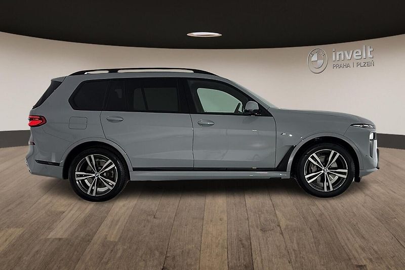 BMW X7 xDrive40d - fotka 2 z 30