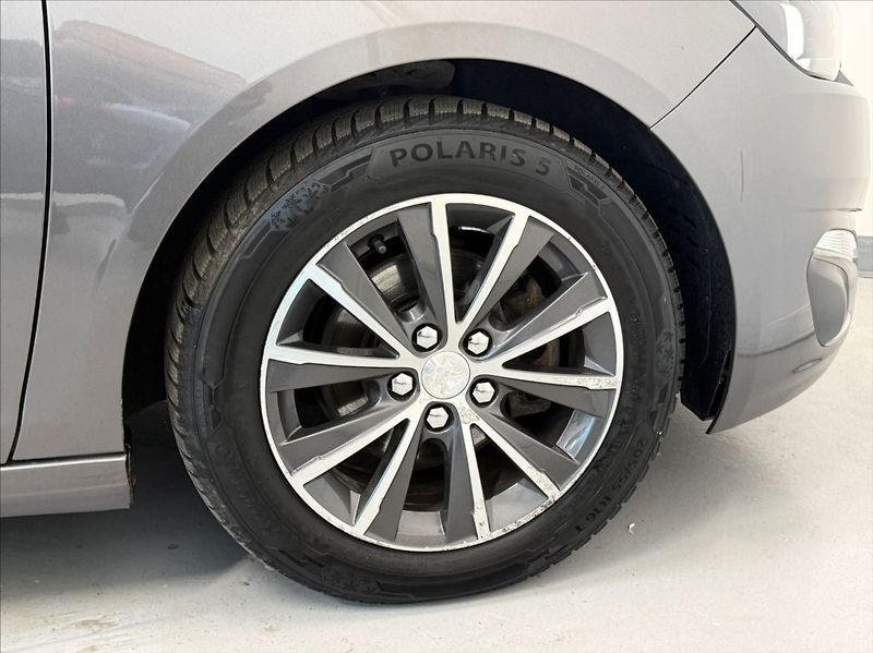 Peugeot 308 1,6 blueHDI nová STK - fotka 9 z 15