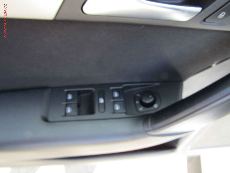 Volkswagen Passat (2011) 1.6 TDi, AC, tempo, park - fotka 11 z 17