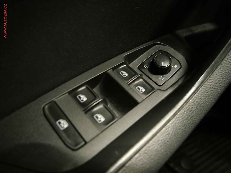 Škoda Karoq (2018) 1.6 TDi, Ambition, LED, navi - fotka 14 z 22