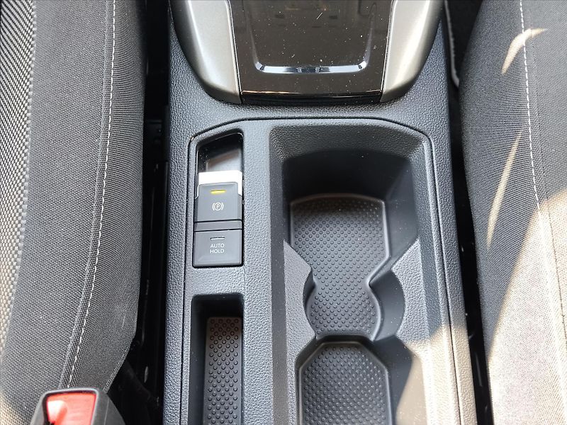 Volkswagen T-Roc 1,5   1,5TSI 110Kw - fotka 17 z 31