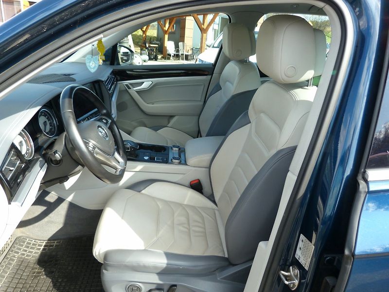 Volkswagen Touareg 3.0 TDI - fotka 36 z 42
