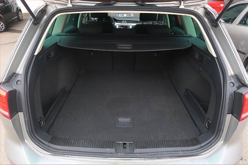 Volkswagen Passat (2016) 2.0 TDI, Automat, Navi - fotka 14 z 17