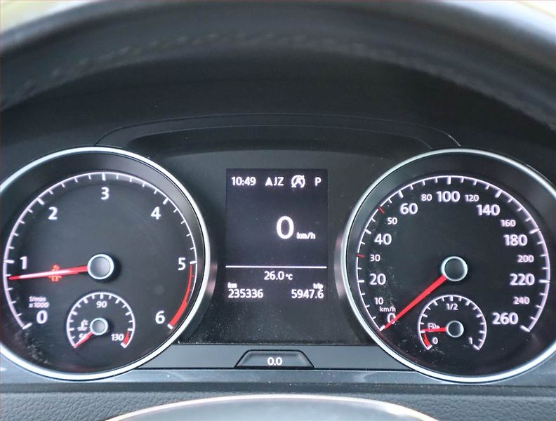 Volkswagen Golf (2019) Highline 2.0 TDI, 4X4 - fotka 10 z 18