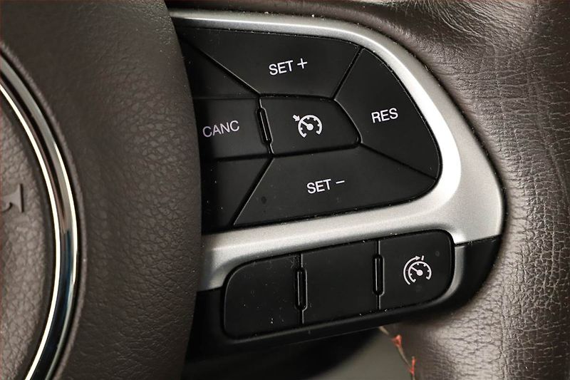 Jeep Renegade (2017) 1.4 MultiAir, 4X4, Automat - fotka 16 z 18