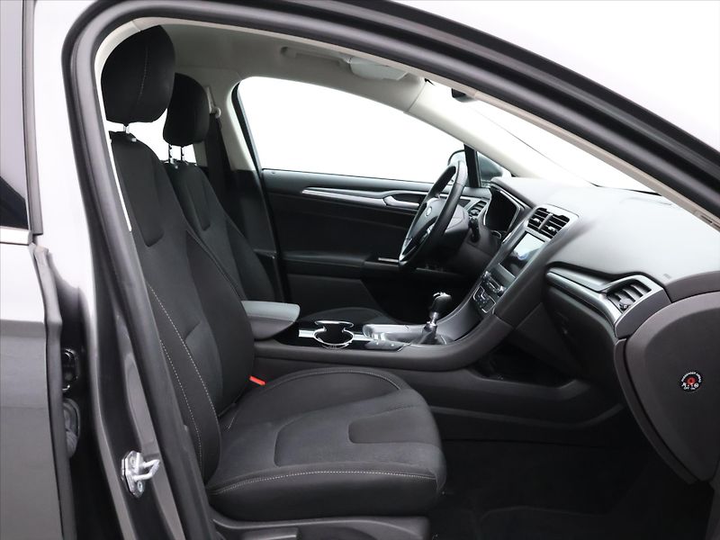 Ford Mondeo 2.0 TDCI 110KW CZ 4x4 LED - fotka 12 z 30