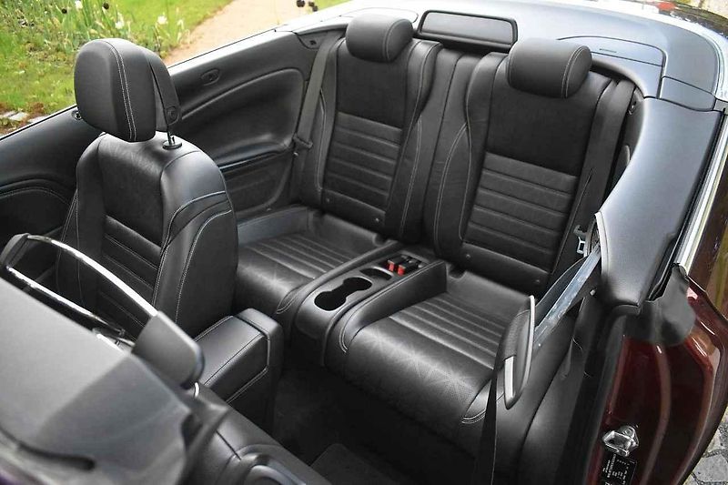Opel Cascada se hodí třeba na výjižďky k vodě.