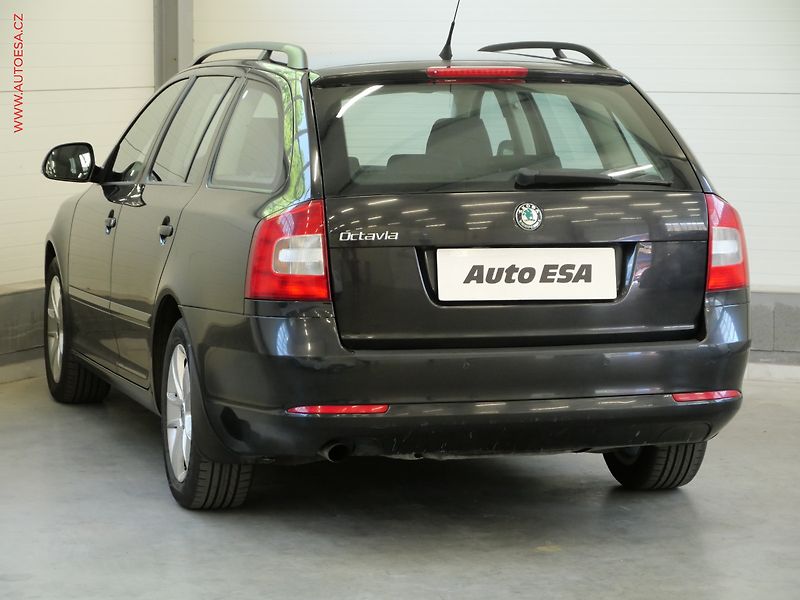 Škoda Octavia (2010) 1.6 TDi, Ambiente, +kola - fotka 6 z 18