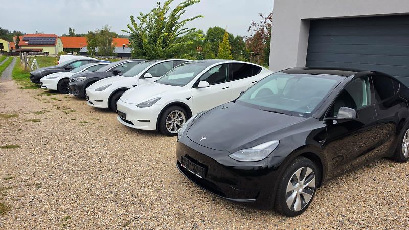 Tesla Model Y (2023) RWD | Standard Range, LFP - fotka 12 z 12