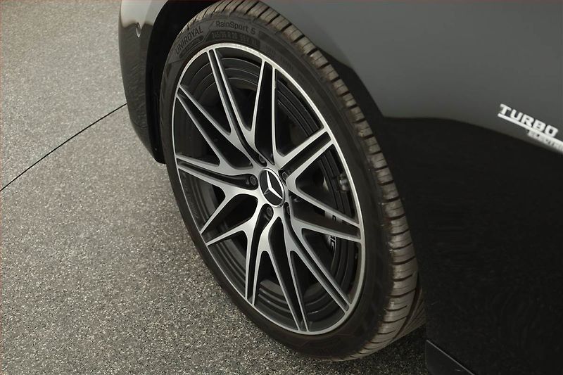 Mercedes-Benz Třídy C (2023) C 43 AMG 4MATIC - fotka 23 z 23