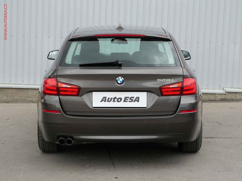 BMW Řada 5 (2012) 2.0i, AT, tempo, park.asist - fotka 5 z 22