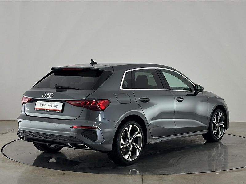 Audi A3 S-Line Sportback - fotka 2 z 30