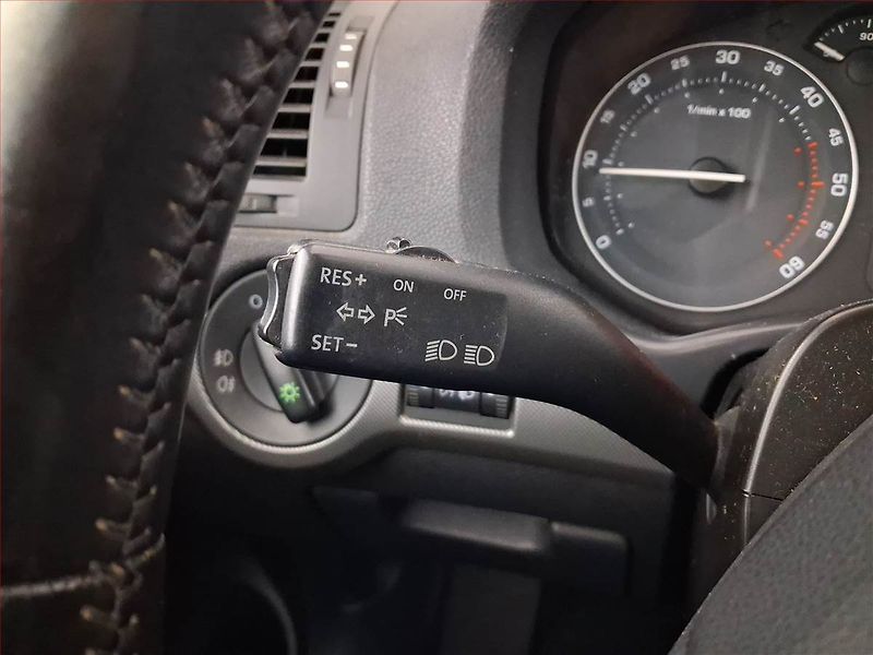 Škoda Octavia (2006) Ambiente Plus 2.0 TDI, Automat - fotka 18 z 20