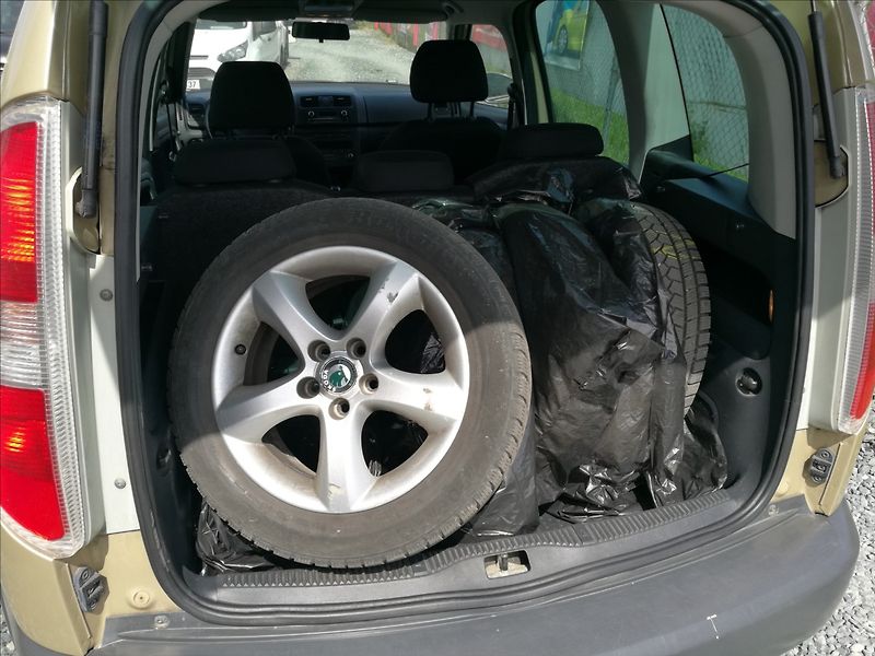 Škoda Roomster 1,2 TSi Scout - fotka 13 z 17