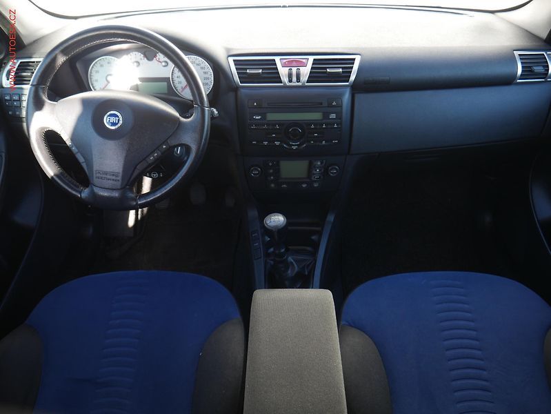 Fiat Stilo (2007) 1.6i, AC, park.čidla - fotka 7 z 15