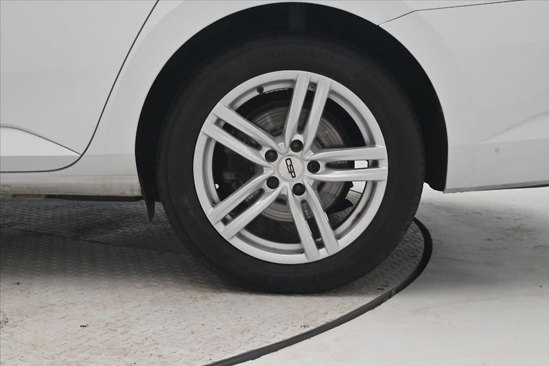 Škoda Superb 2,0 TDI 110kW Style DSG Záruka - fotka 30 z 30