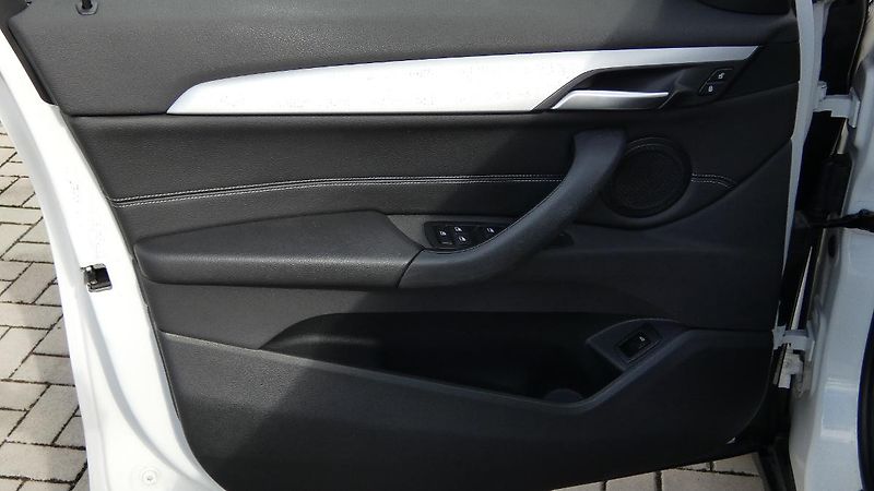 BMW X1 s Drive18d - fotka 8 z 24