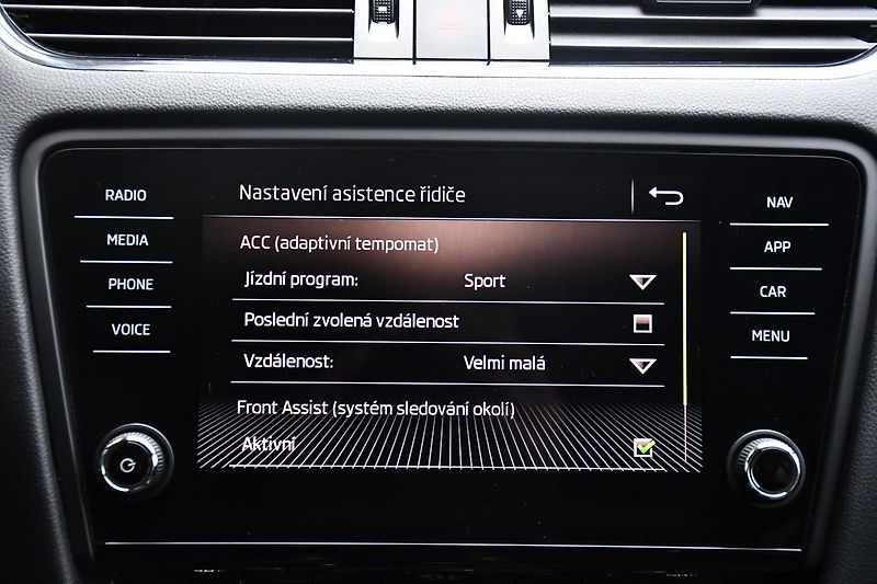 Škoda Octavia 1.6TDi STYLE ACC ČR - fotka 29 z 37
