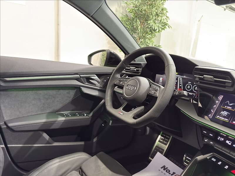 Audi RS 3 2,5   TFSI B&O 1.MAJ ČR DPH - fotka 25 z 46