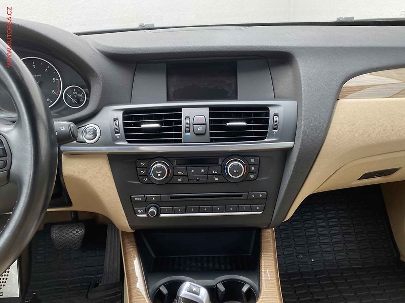 BMW X3 (2012) 3.0 D xD, ČR, servis.kniha - fotka 12 z 18