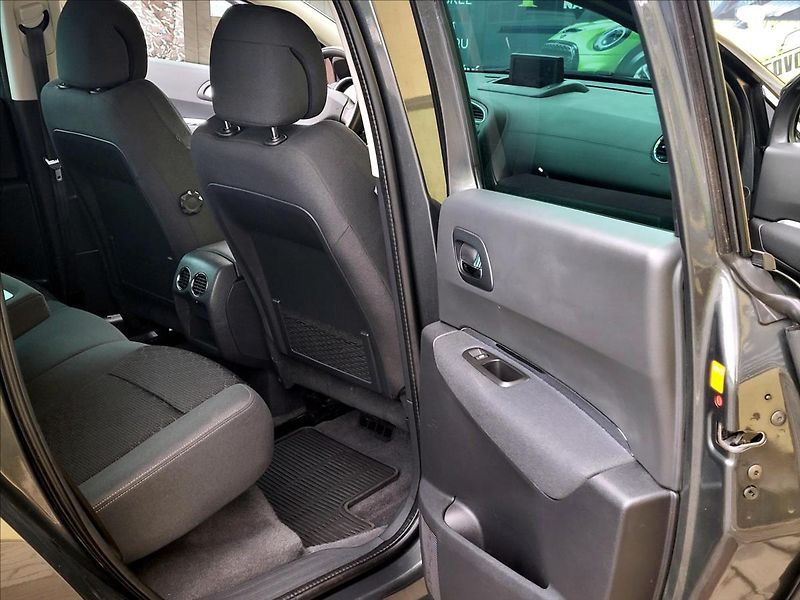 Peugeot 3008 1,6 b-HDi NAVi*SERV.KNÍŽKA* - fotka 20 z 43
