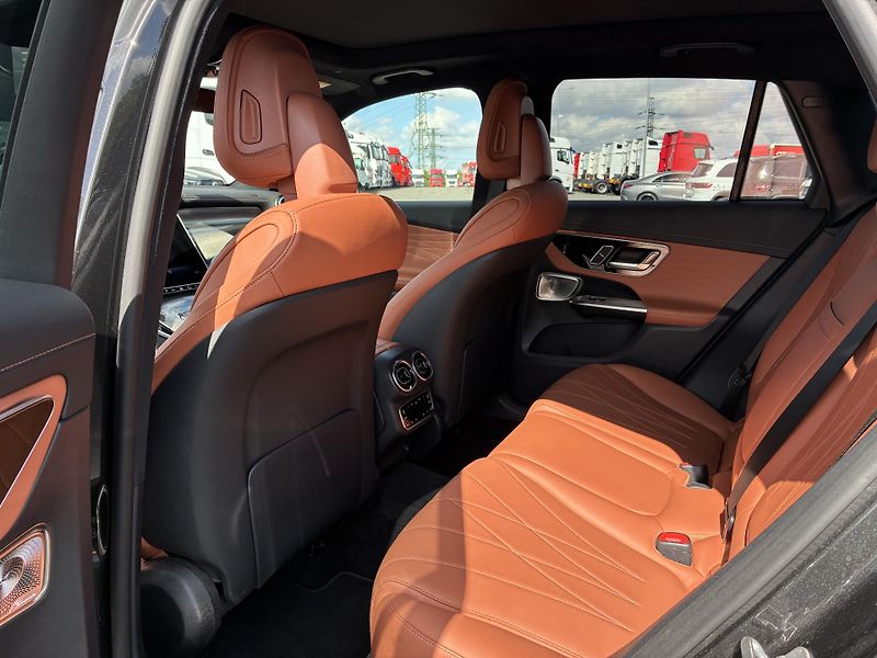 Mercedes-Benz GLC (2024) 300de 4MATIC - fotka 10 z 15