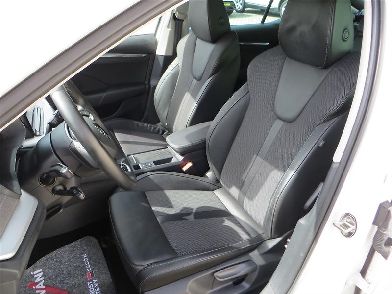 Škoda Octavia 2,0 TDI Style ČR Kamera Výhřev - fotka 15 z 29