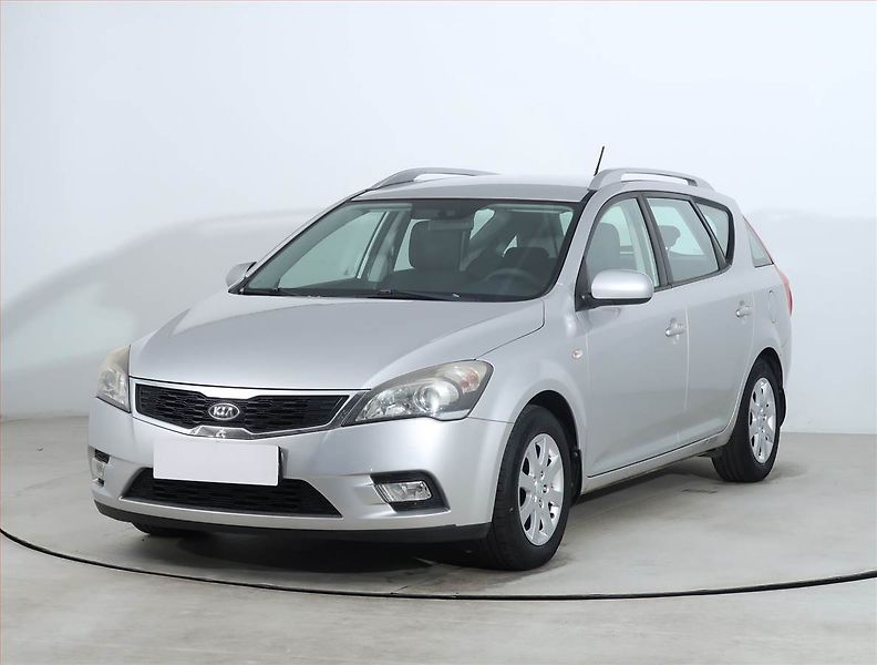 Kia Ceed (2011) 1.4 CVVT, po STK, levný provoz - fotka 2 z 17