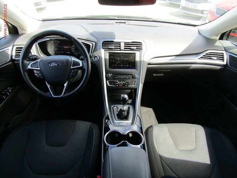 Ford Mondeo (2015) 2.0 TDCi, Titanium, LED, navi - fotka 8 z 26