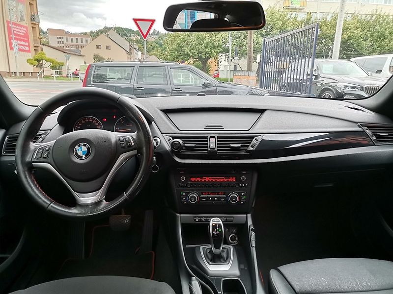 BMW X1 (2013) 118D 105kw xDrive AUT XEN - fotka 11 z 26