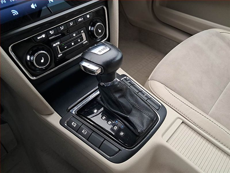 Škoda Superb (2011) Elegance 2.0 TDI, Automat - fotka 17 z 17