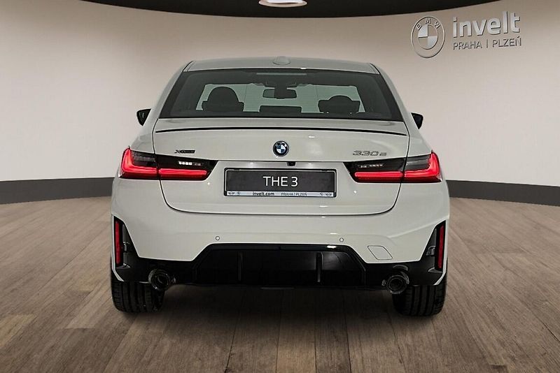 BMW Řada 3 330e xDrive - fotka 4 z 24