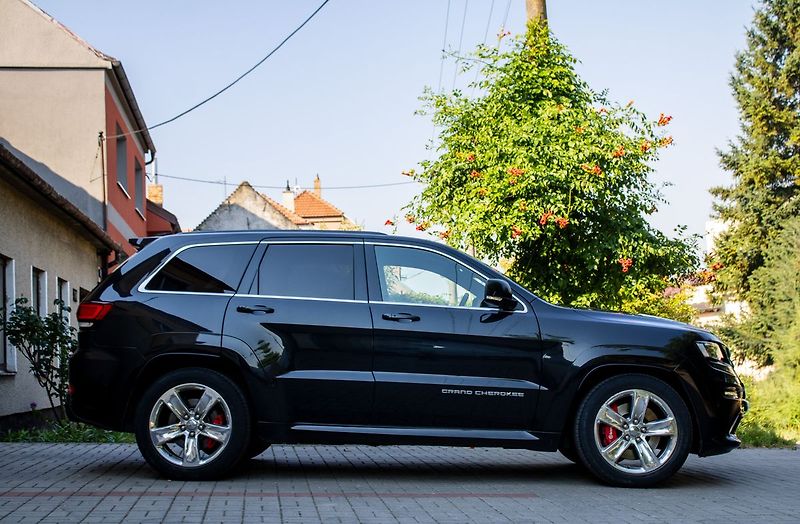 Jeep Grand Cherokee - fotka 4 z 21