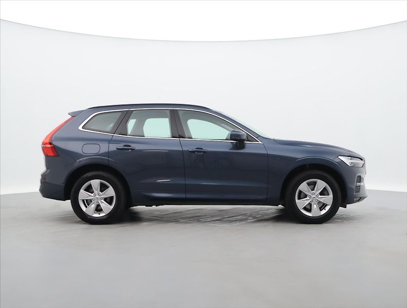Volvo XC60 2,0 B4 145KW AWD MOMENTUM - fotka 8 z 40