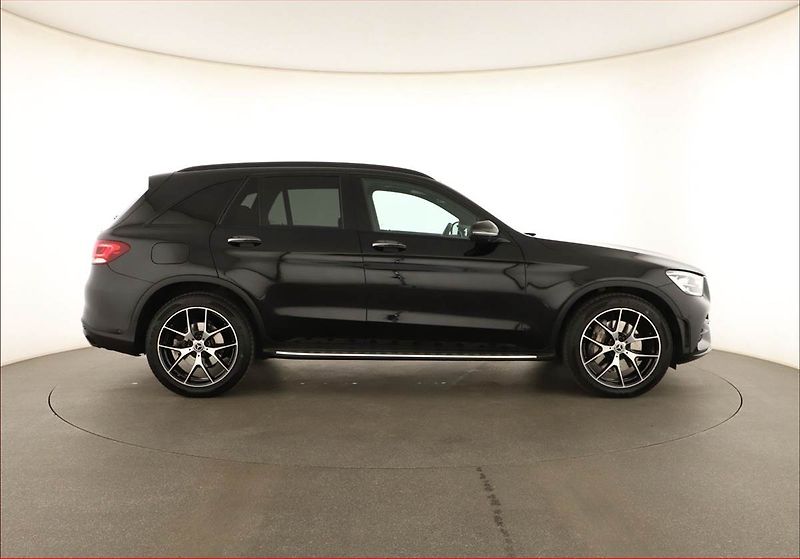 Mercedes-Benz GLC (2022) 300 d 4MATIC, ČR, DPH - fotka 6 z 20