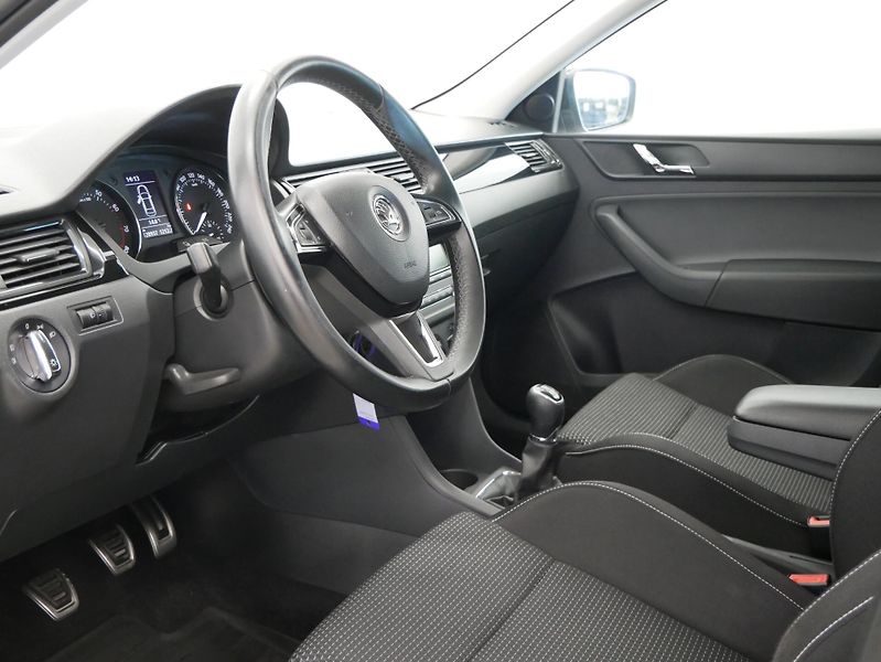 Škoda Rapid - fotka 14 z 23