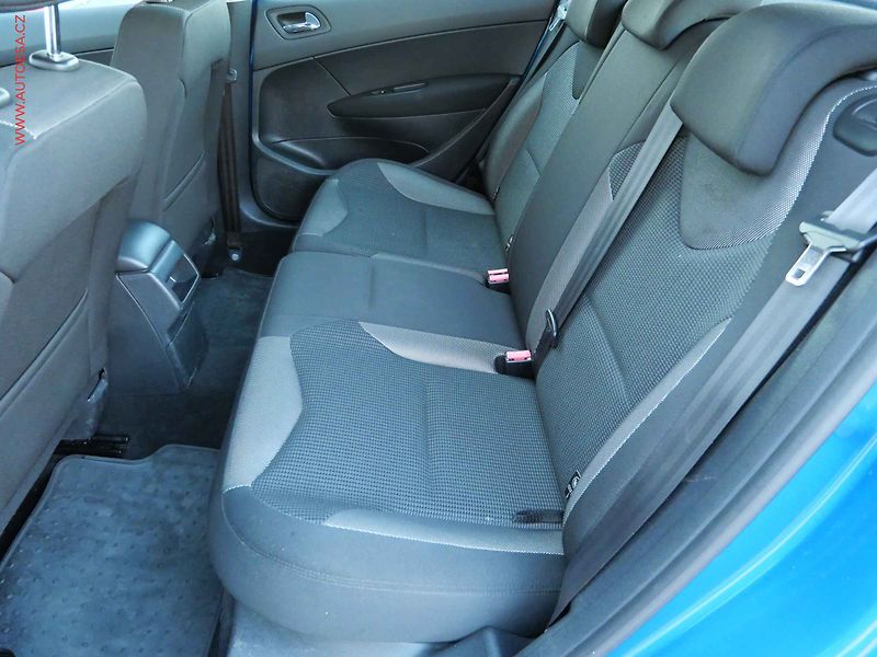 Peugeot 308 (2008) 1.6 VTi, ČR, AC, park.asist - fotka 10 z 14