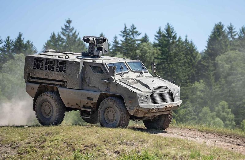 Obrněný kolový transportér STVM4 Golem.