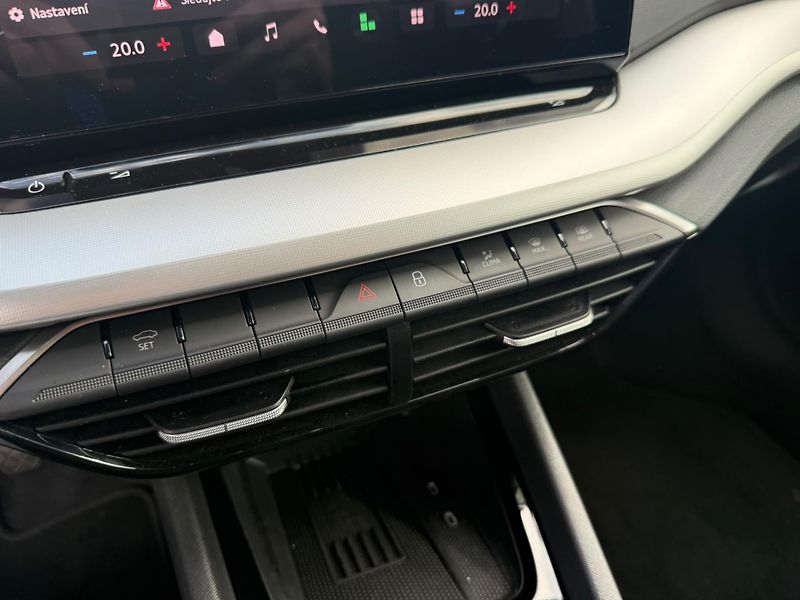 Škoda Octavia Selection 1.5 TSI 110kW - fotka 16 z 24