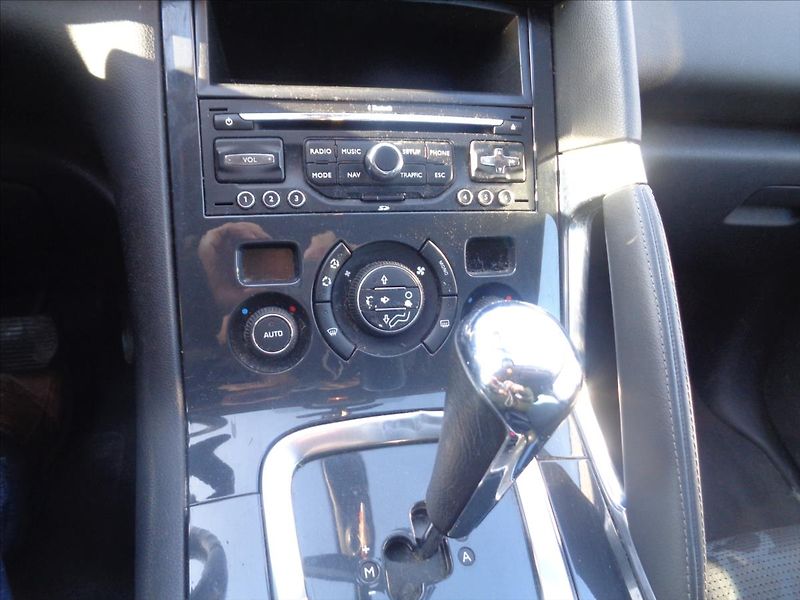 Peugeot 3008 1,6 HDI  Automat - fotka 15 z 25