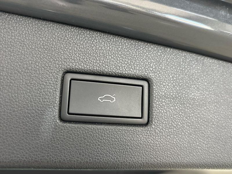 Volkswagen Tiguan R-Line DSG - fotka 29 z 29