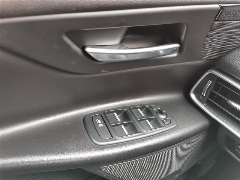 Jaguar XE 2,0 20t 147kW PURE 8AT - fotka 12 z 17
