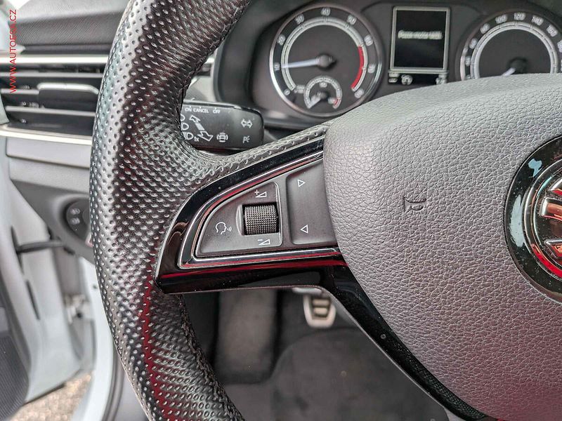 Škoda Kamiq (2020) 1.0 TSi, 1.maj,ČR, Style, LED - fotka 13 z 16