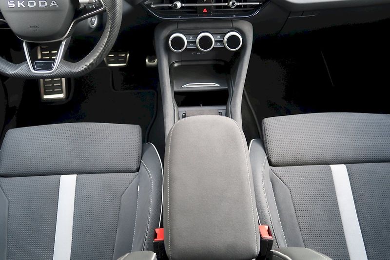 Škoda Kodiaq (2025) SportLine 2.0 TDI 142 kW 4x4 D - fotka 27 z 29