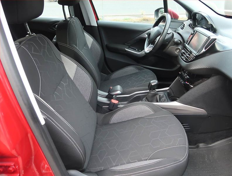 Peugeot 2008 (2018) 1.2 PureTech, ČR,1.maj - fotka 9 z 15