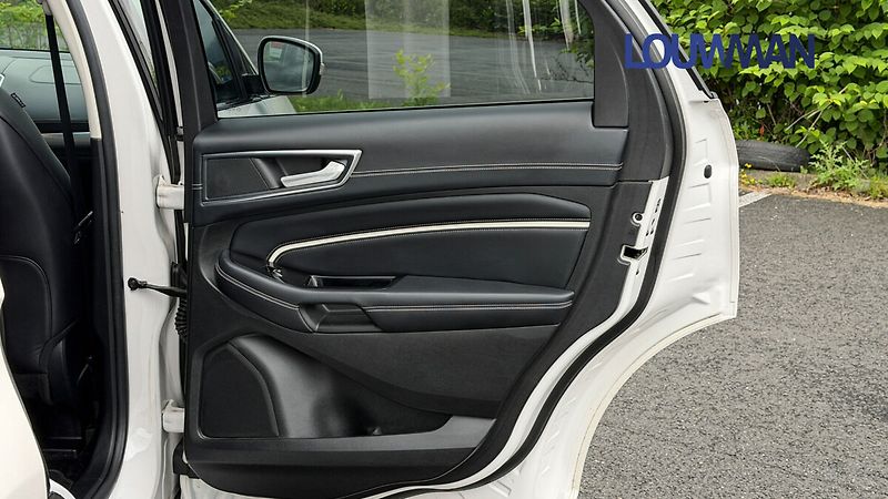 Ford Edge Vignale 2.0 TDCi AWD - fotka 27 z 30