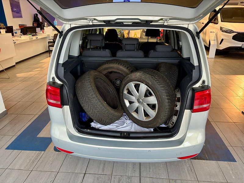Volkswagen Touran (2011) 2.0 TDI KLIMA TEMPOMAT - fotka 12 z 15